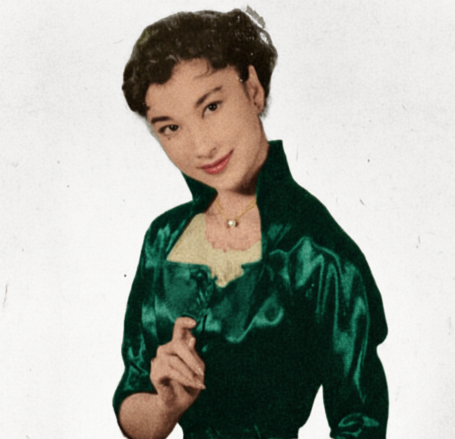 年轻女士肖像黑白照片上色