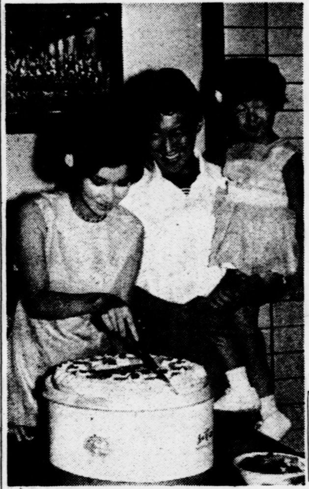 南洋商报1966年09月17日 樂蒂慶祝快樂生辰 nysp19660917 1.2.25.20